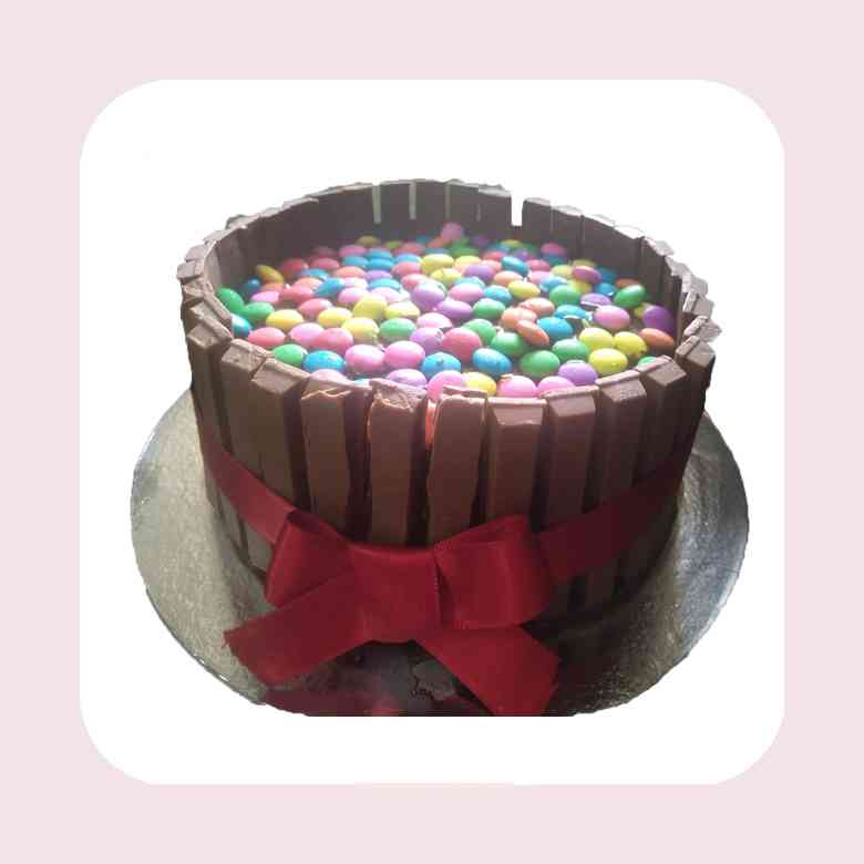 KitKat Cake